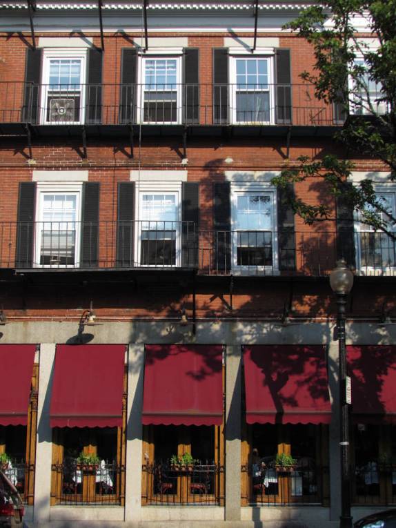 A interessante arquitetura das ruas centrais de Boston, capital de Massachusetts, nos Estados Unidos